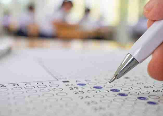 examen funcionario de prisiones 2025